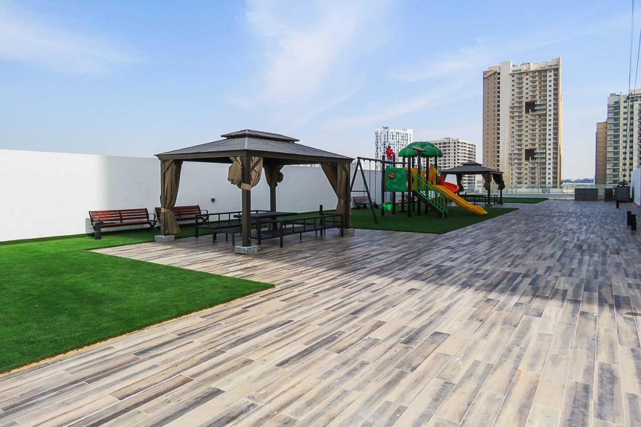 Oyo 860 Studio Apartment, Maya Tower 4, Jumeirah Village Triangle Dubai Exterior photo